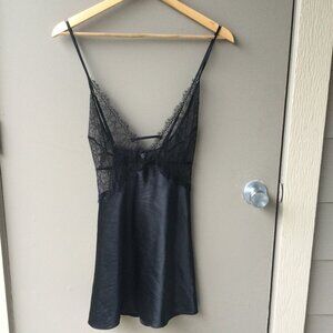 Victoria’s Secret Black Satin & Lace Midi Negligee – Size XL